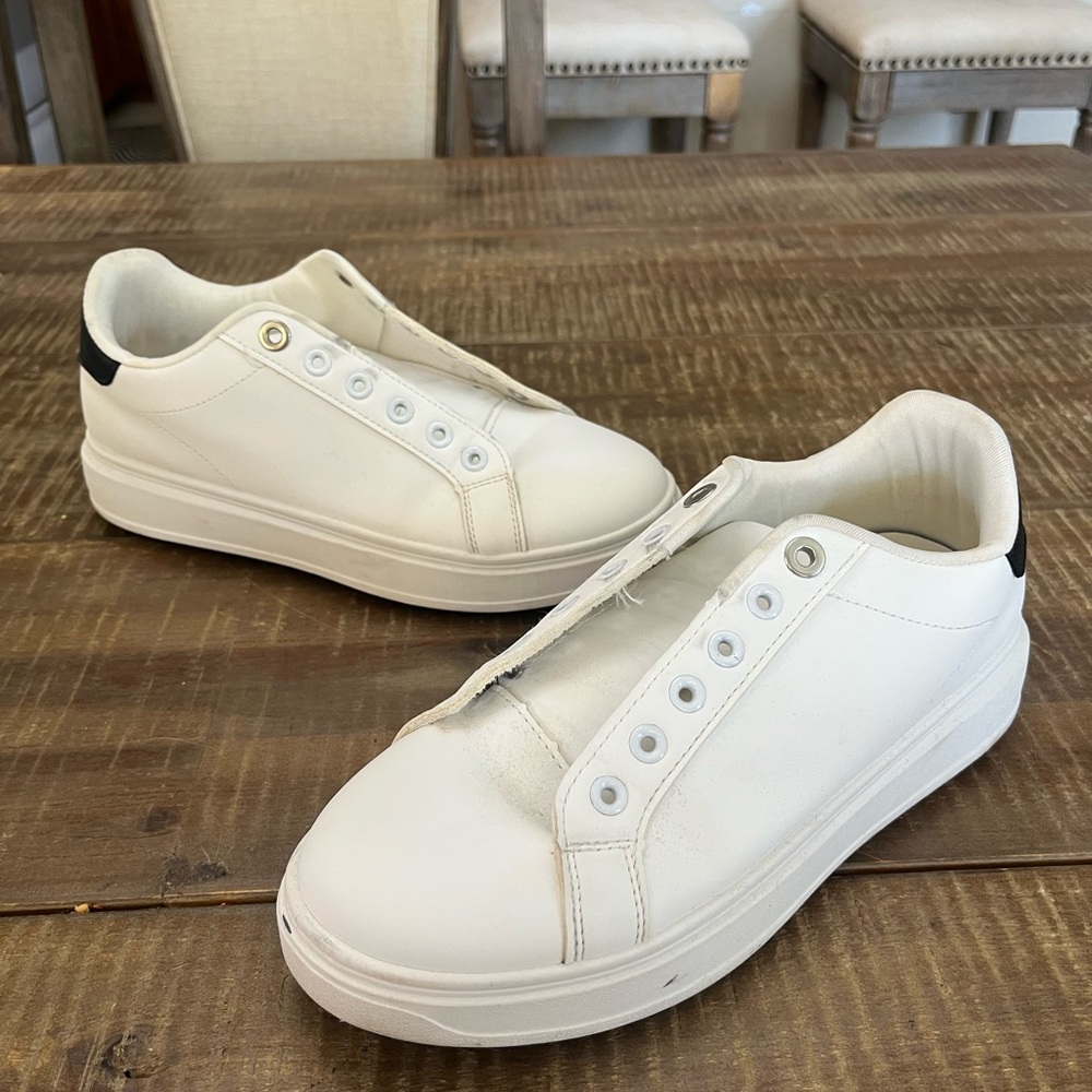 Madden Girl Josiiee Platform Sneakers Woman's Size 8.5 Lace Up White Cushioned